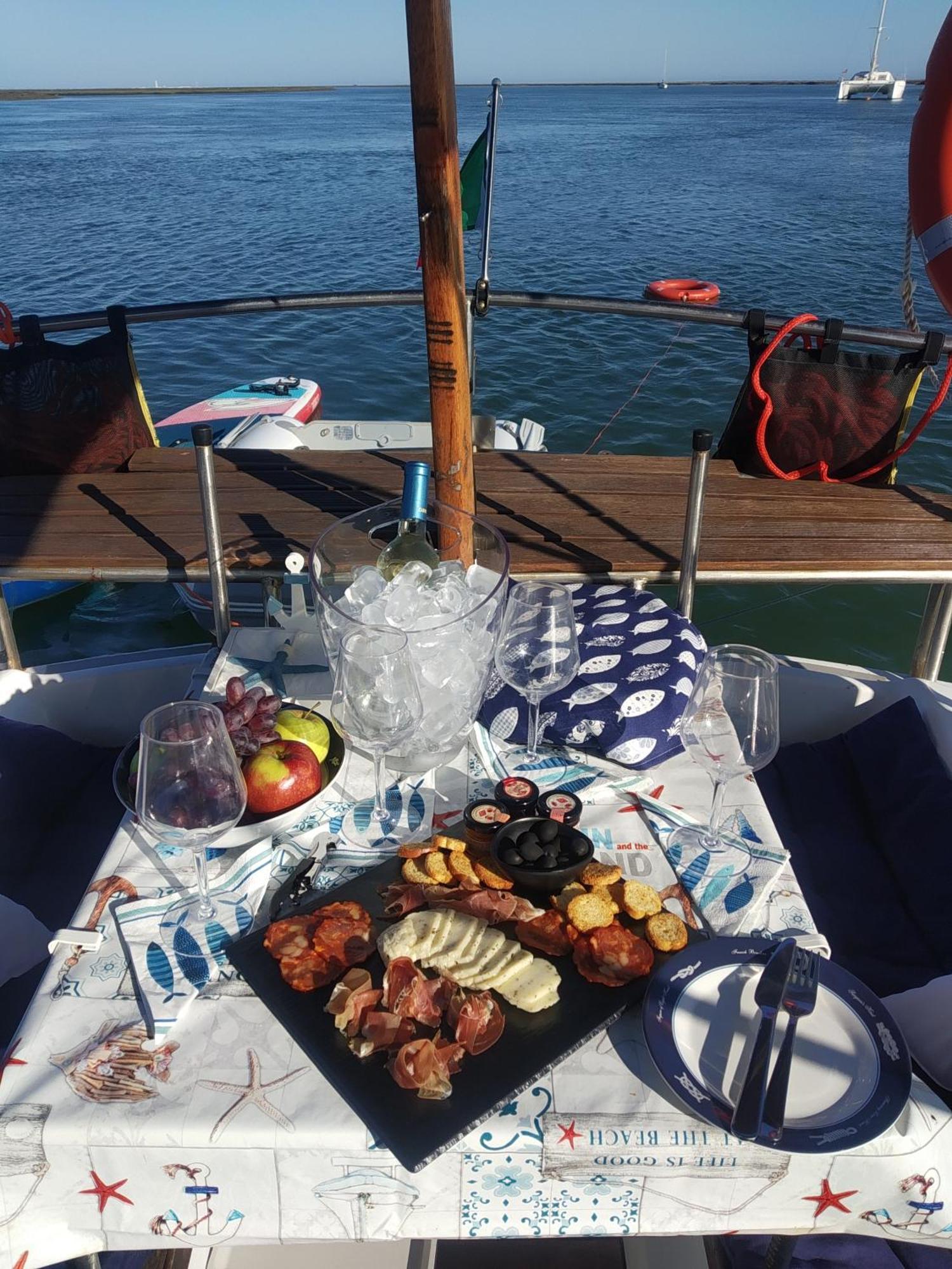 Houseboat - In Ria Formosa *